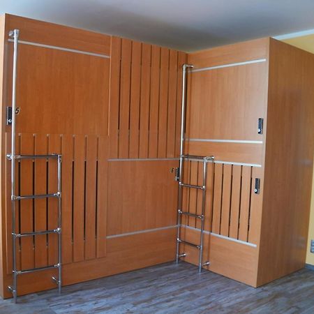 Do Step Inn Central - Self-Service-Hostel Відень Екстер'єр фото