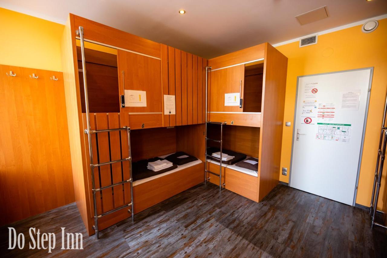 Do Step Inn Central - Self-Service-Hostel Відень Екстер'єр фото