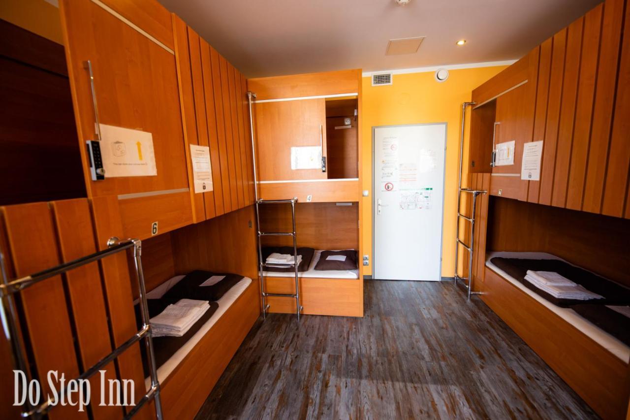 Do Step Inn Central - Self-Service-Hostel Відень Екстер'єр фото