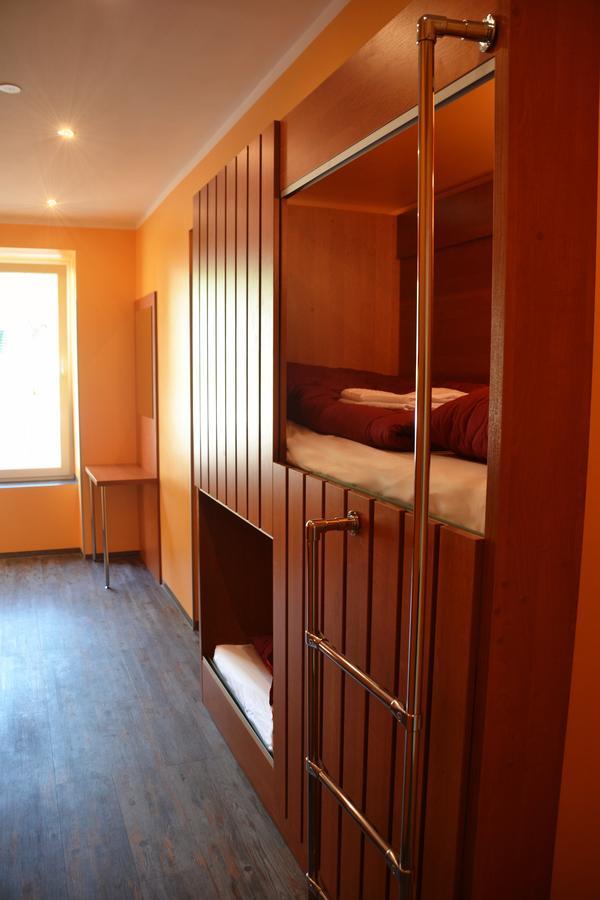 Do Step Inn Central - Self-Service-Hostel Відень Екстер'єр фото