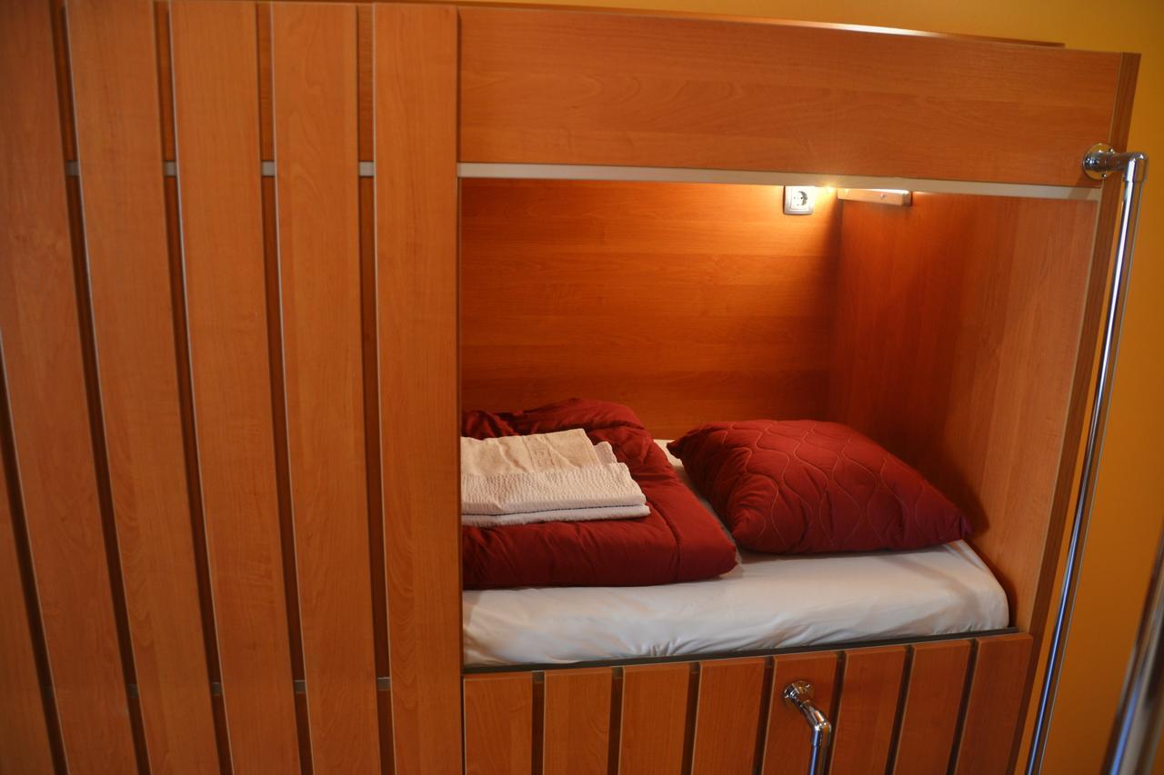 Do Step Inn Central - Self-Service-Hostel Відень Екстер'єр фото